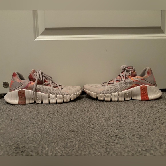 Nike Pink/Gray Metcon Free 4 | Desert Sand Crimson bliss | Women’s size 9.5 - Picture 2 of 8